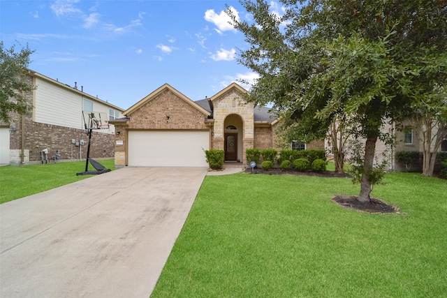 view of front of home featuring a garage and a front yard