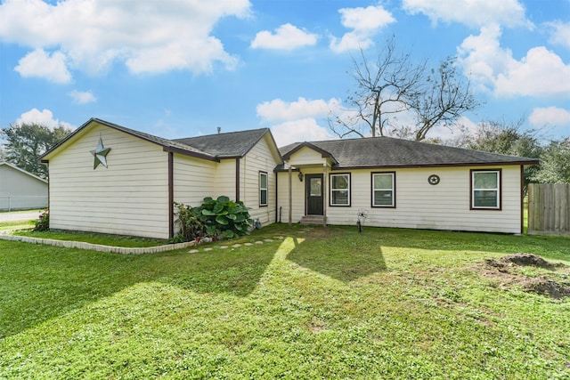 view of front of home featuring a front lawn