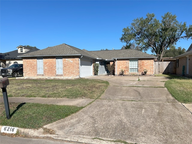 ranch-style house featuring a front lawn and a garage