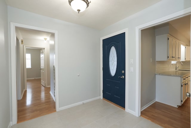 entryway featuring sink