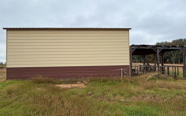 Listing photo 3 for 1691 County Road 107, Boling TX 77420