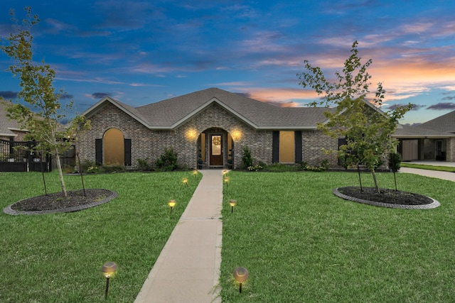 view of front of house featuring a yard