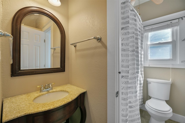 bathroom featuring a shower with curtain, toilet, and sink