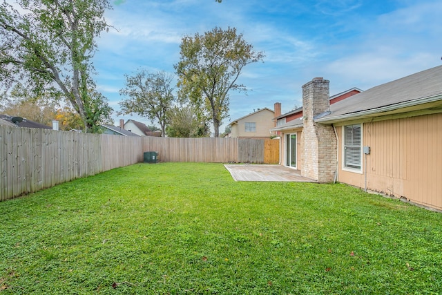 view of yard featuring a patio