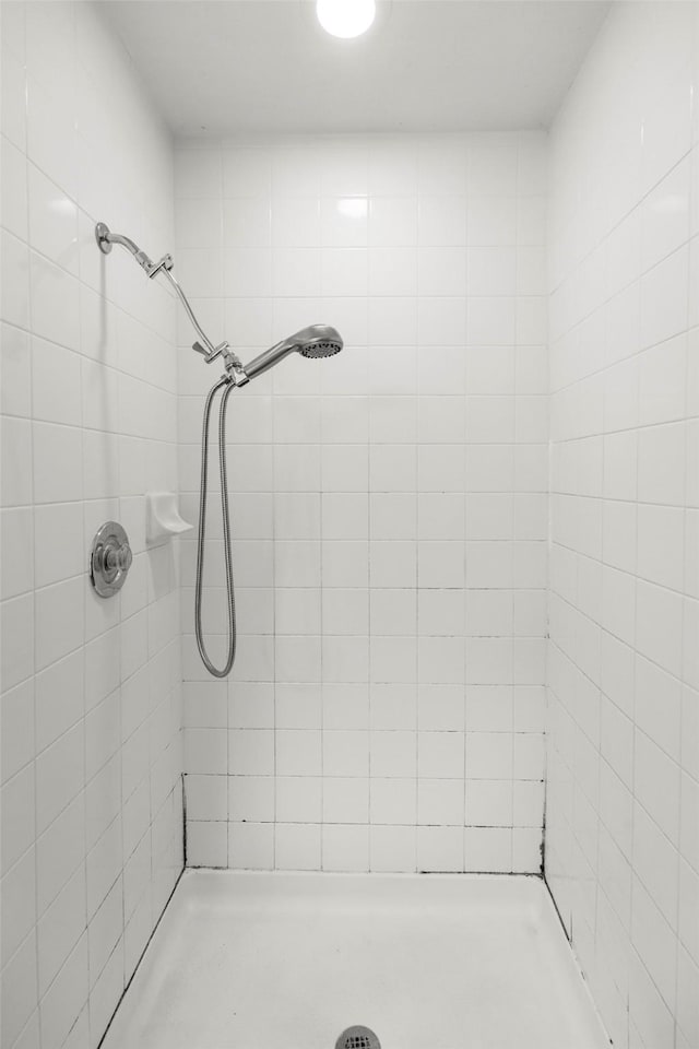 bathroom with a tile shower