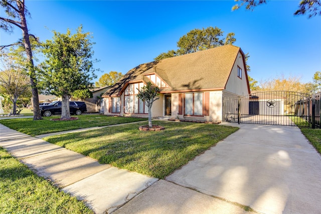 view of front of house featuring a front lawn