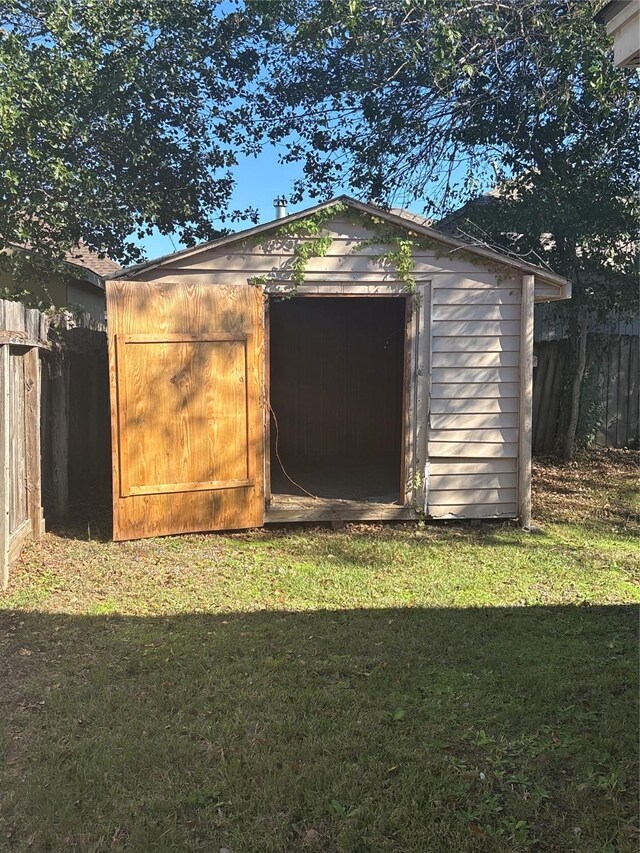 view of outbuilding featuring a yard