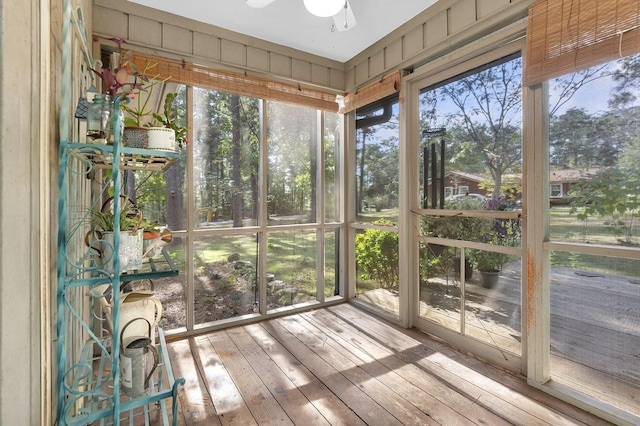 unfurnished sunroom with ceiling fan