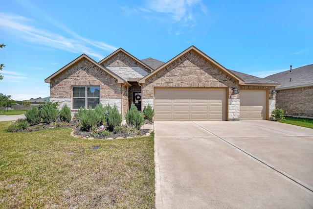 view of front of home featuring a front yard and a garage