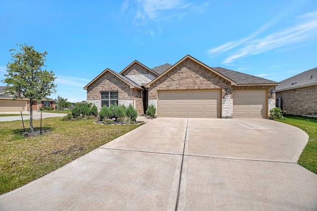 view of front of house featuring a front lawn and a garage