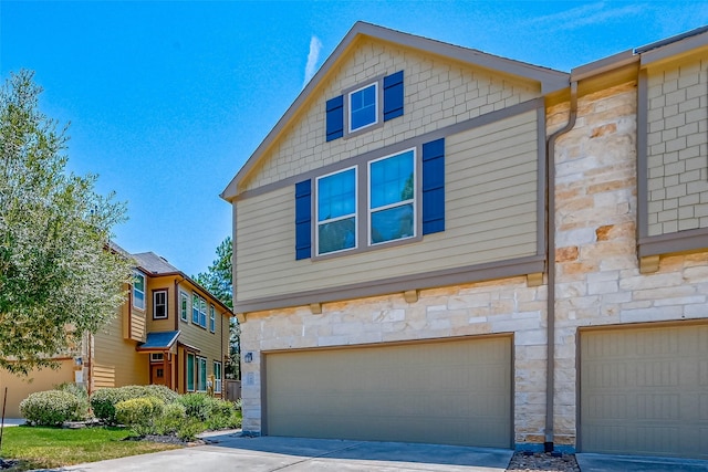 view of front facade with a garage