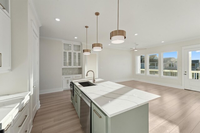 kitchen featuring dishwasher, a center island with sink, light hardwood / wood-style flooring, and sink