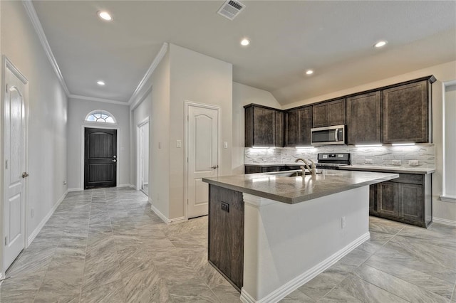 kitchen featuring a center island with sink, decorative backsplash, black range oven, and sink