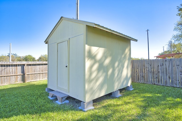 view of outdoor structure featuring a yard