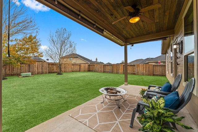 view of patio featuring ceiling fan