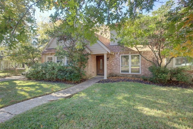 view of front facade featuring a front lawn