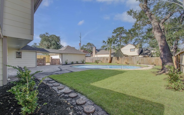 view of yard featuring a fenced in pool and a patio area