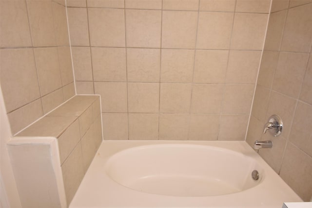 bathroom featuring a washtub