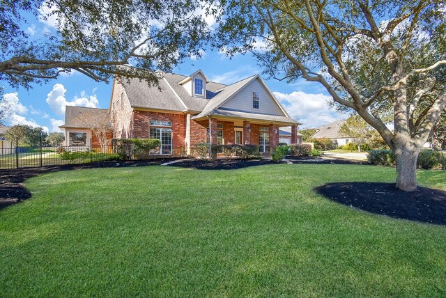 view of front of house featuring a front yard