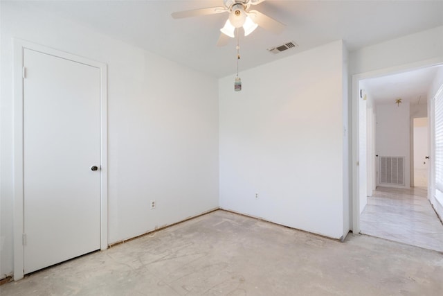 empty room with ceiling fan