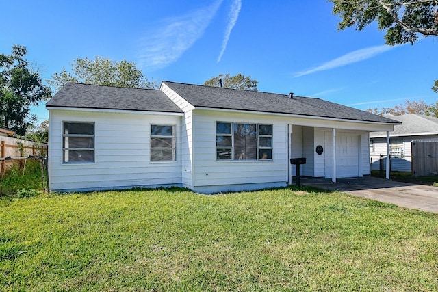 view of front facade featuring a garage and a front lawn