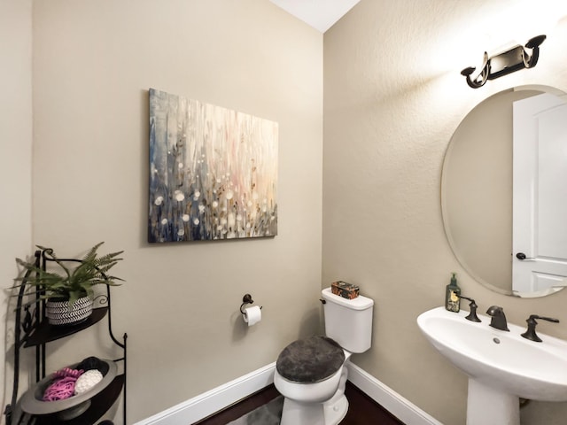 bathroom featuring toilet and sink