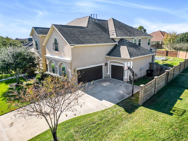 view of front facade featuring a garage and a front lawn