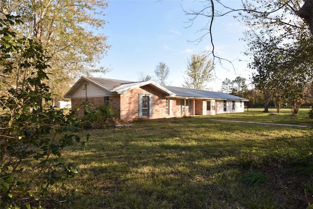 ranch-style house with a front lawn