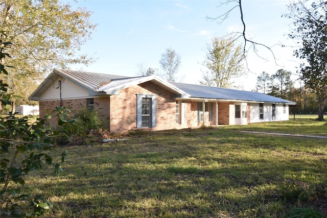 ranch-style home with a front lawn