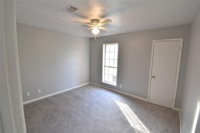 carpeted empty room featuring ceiling fan