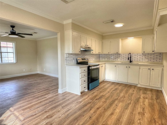 kitchen featuring stainless steel electric stove, sink, white cabinets, and light hardwood / wood-style flooring