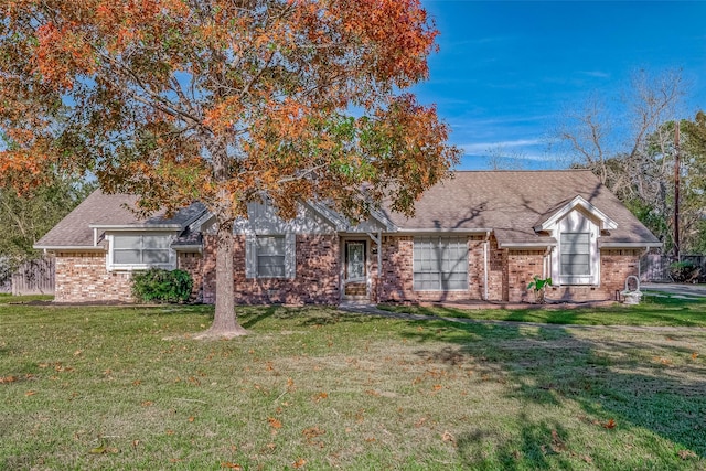 view of front of house featuring a front yard