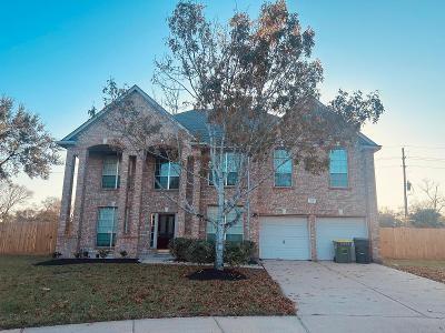 view of front of house with concrete driveway, fence, a front lawn, and an attached garage