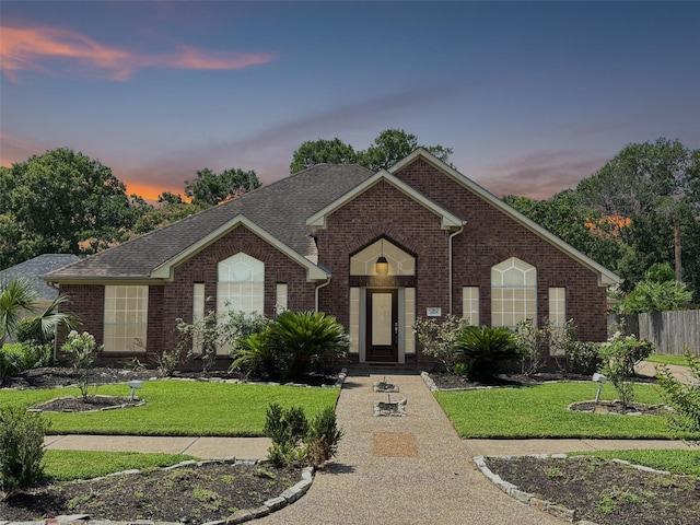 view of front facade with a lawn