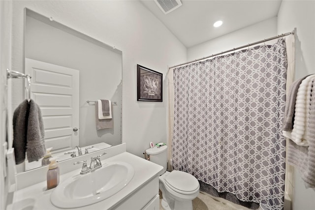 bathroom with a shower with curtain, vanity, and toilet