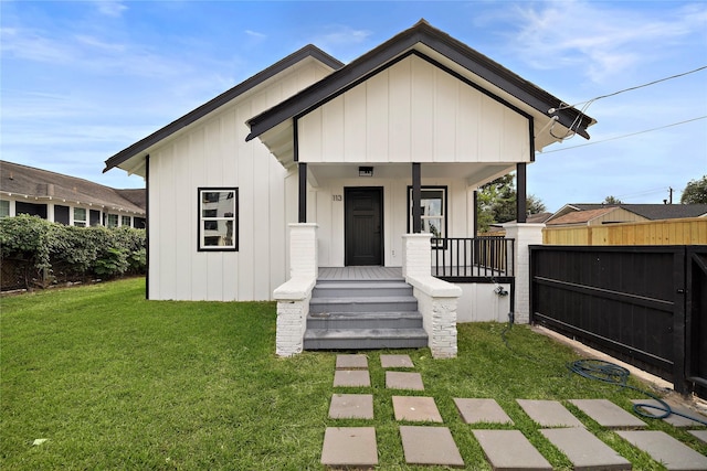 view of front of property with covered porch and a front lawn