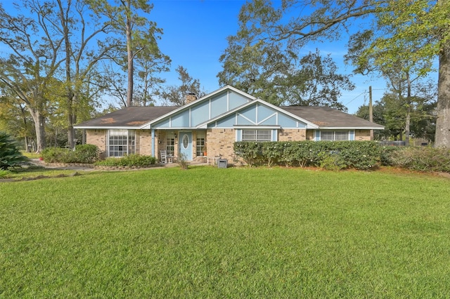 view of front facade with a front yard