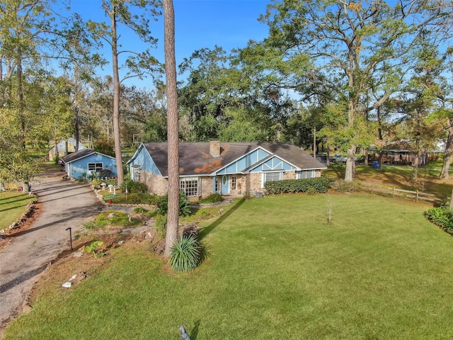 single story home featuring a front lawn