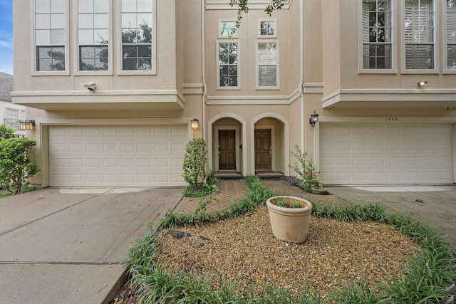 view of front facade featuring a garage