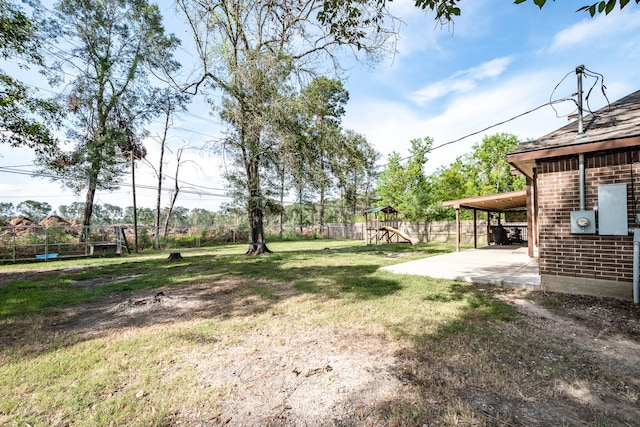 view of yard featuring a patio area