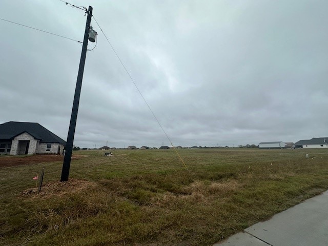 Listing photo 2 for 602 Longhorn Trl, Angleton TX 77515