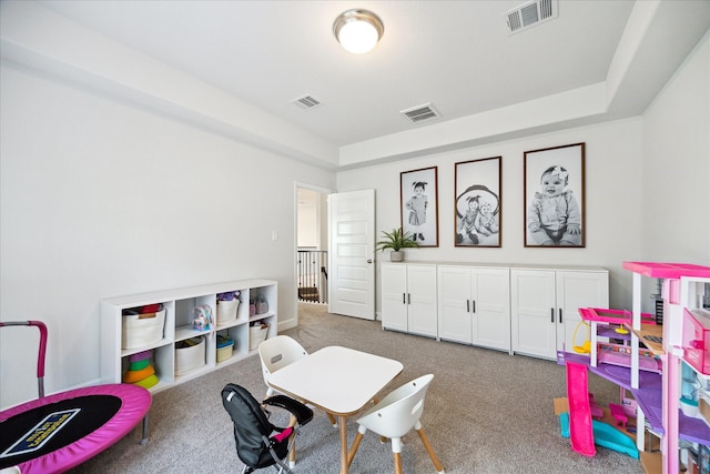 recreation room with carpet