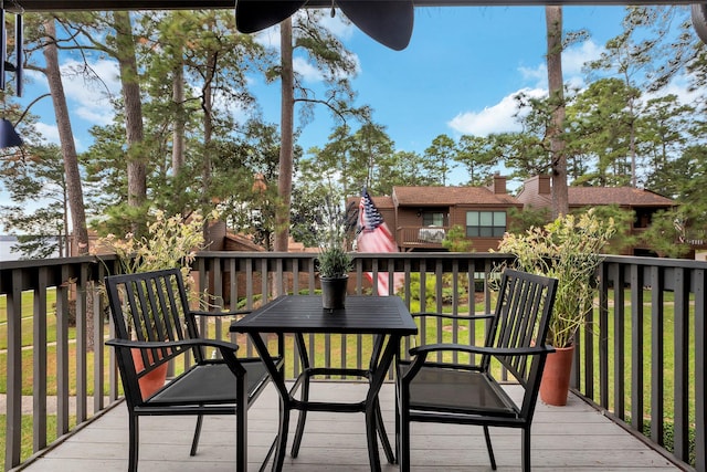 deck with ceiling fan