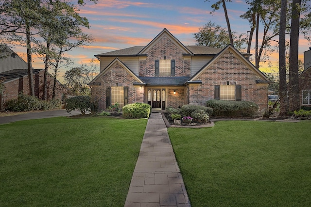 view of front facade with a lawn