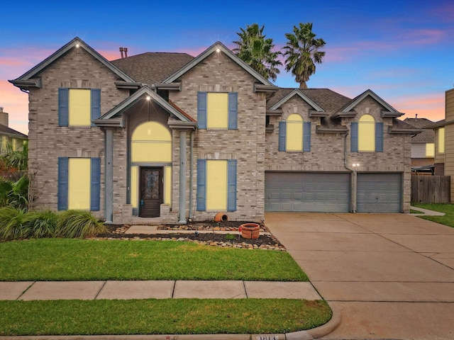 view of front facade featuring a yard and a garage