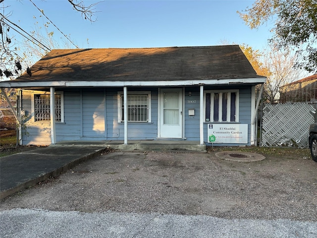 view of front of house featuring covered porch