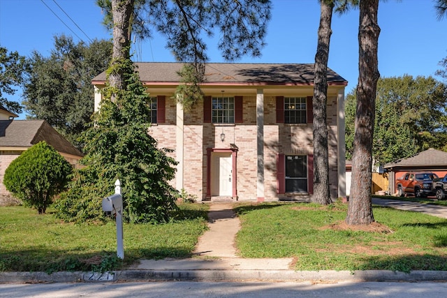 view of front of property featuring a front yard