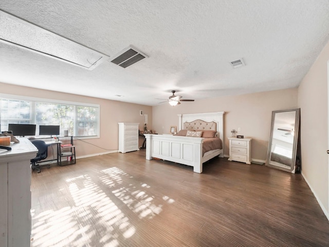 bedroom featuring a textured ceiling, ceiling fan, and dark hardwood / wood-style floors