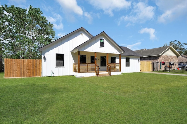 view of front facade with a porch and a front lawn