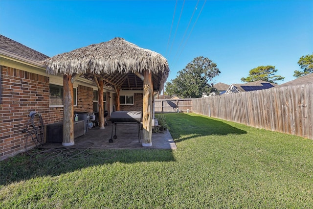 view of yard featuring a patio